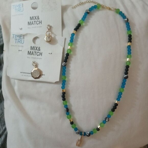Handmade necklace with 1 charm - Picture 2 of 16